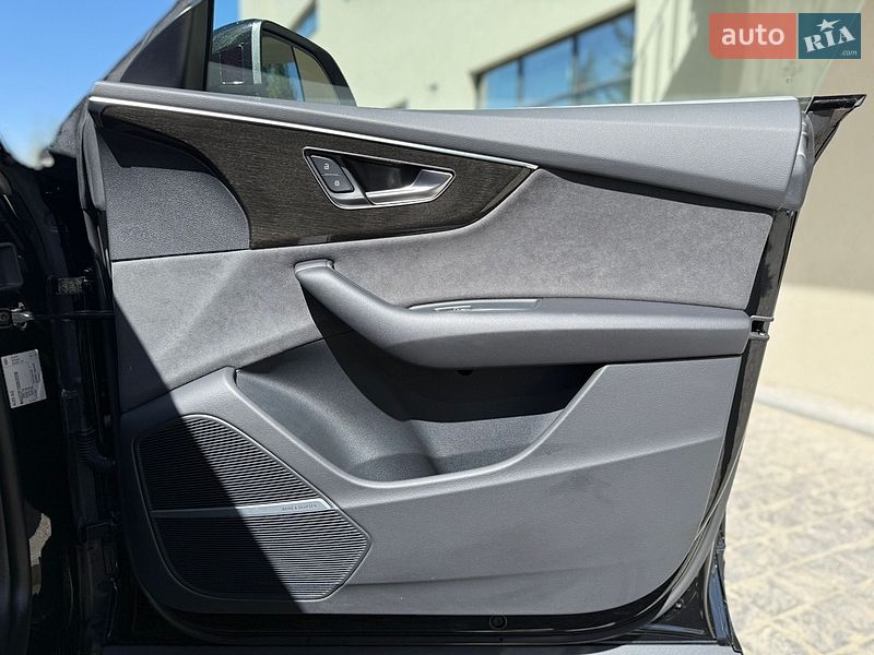 Внедорожник / Кроссовер Audi Q8 2025 в Львове
