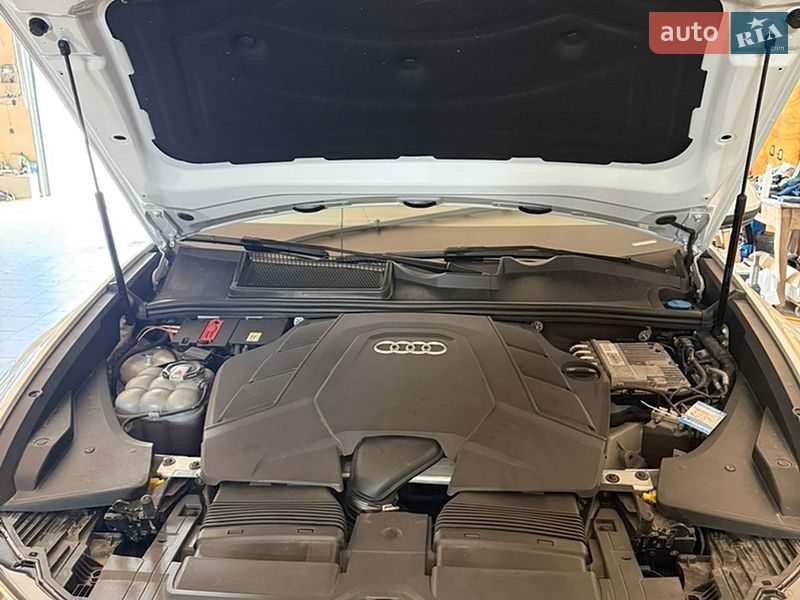 Внедорожник / Кроссовер Audi Q8 2018 в Ужгороде