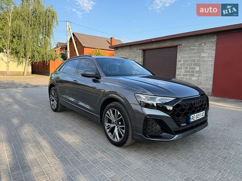 Позашляховик / Кросовер Audi Q8 2024 в Дніпрі