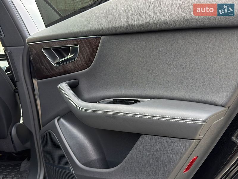 Позашляховик / Кросовер Audi Q8 2022 в Запоріжжі
