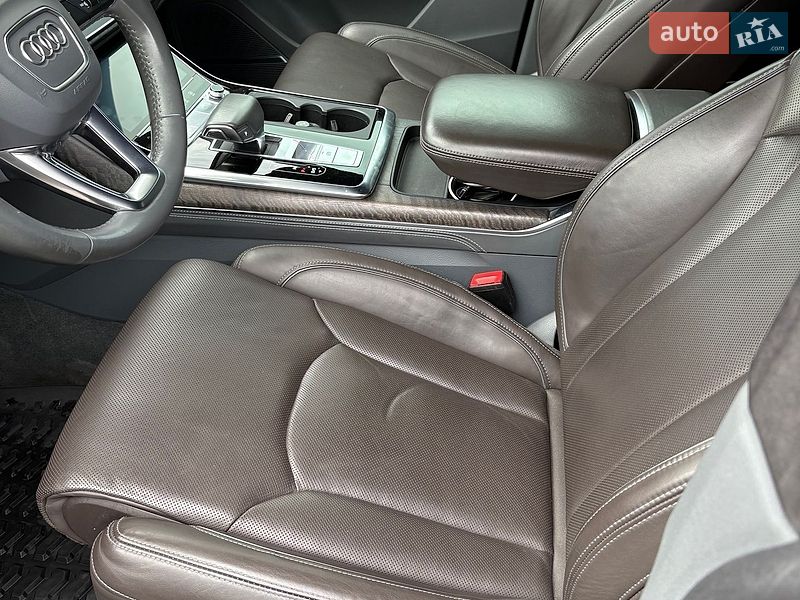 Внедорожник / Кроссовер Audi Q8 2019 в Киеве