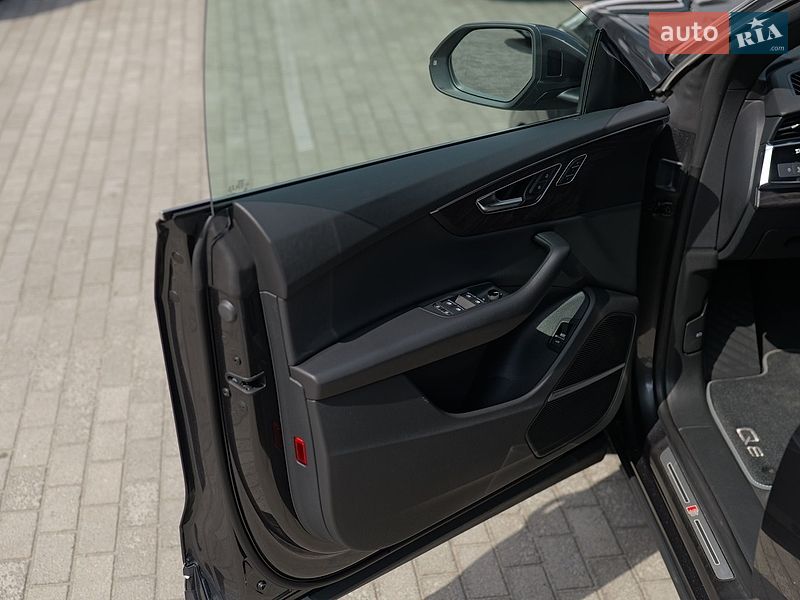 Позашляховик / Кросовер Audi Q8 2020 в Києві