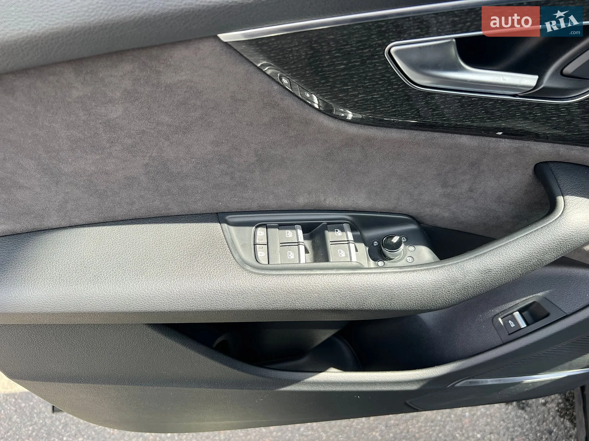 Audi Q8 2019 VIN WAUZZZF17KD043695 фото оголошення 13 з 41
