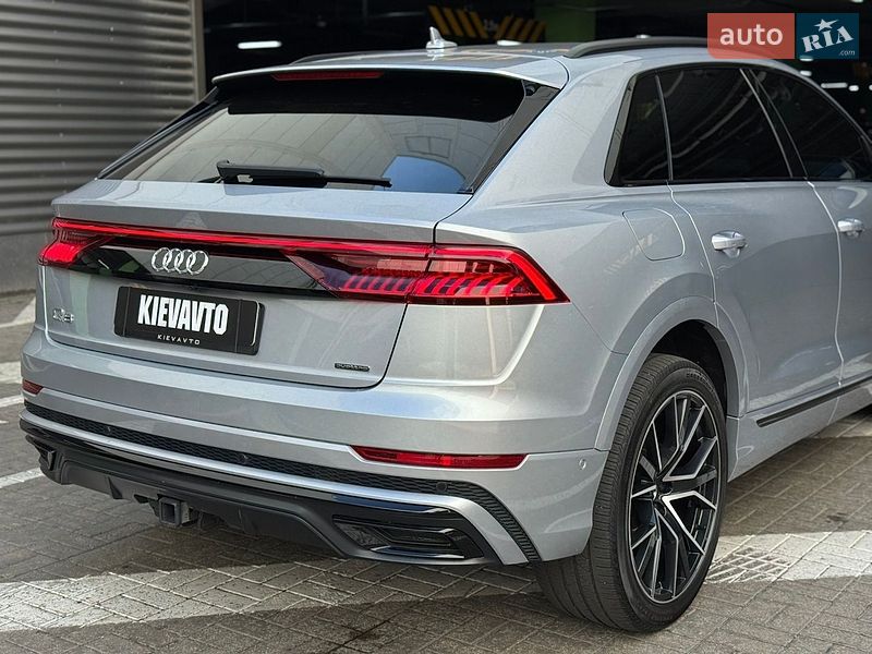 Внедорожник / Кроссовер Audi Q8 2020 в Киеве
