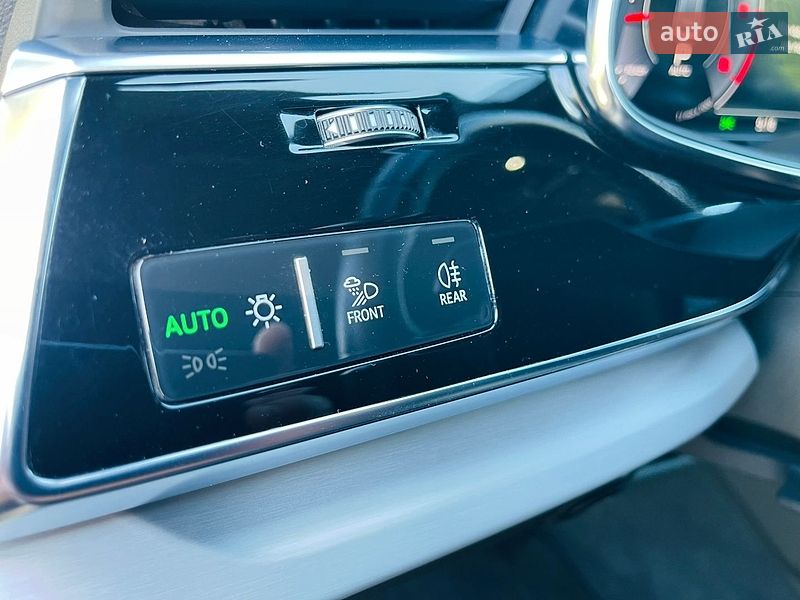 Позашляховик / Кросовер Audi Q8 2020 в Харкові