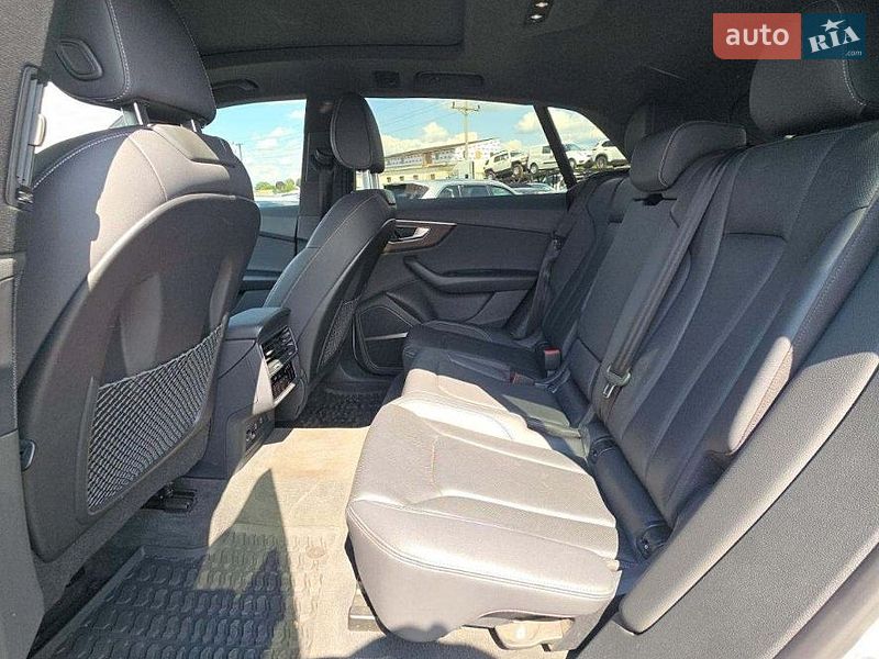Внедорожник / Кроссовер Audi Q8 2018 в Киеве