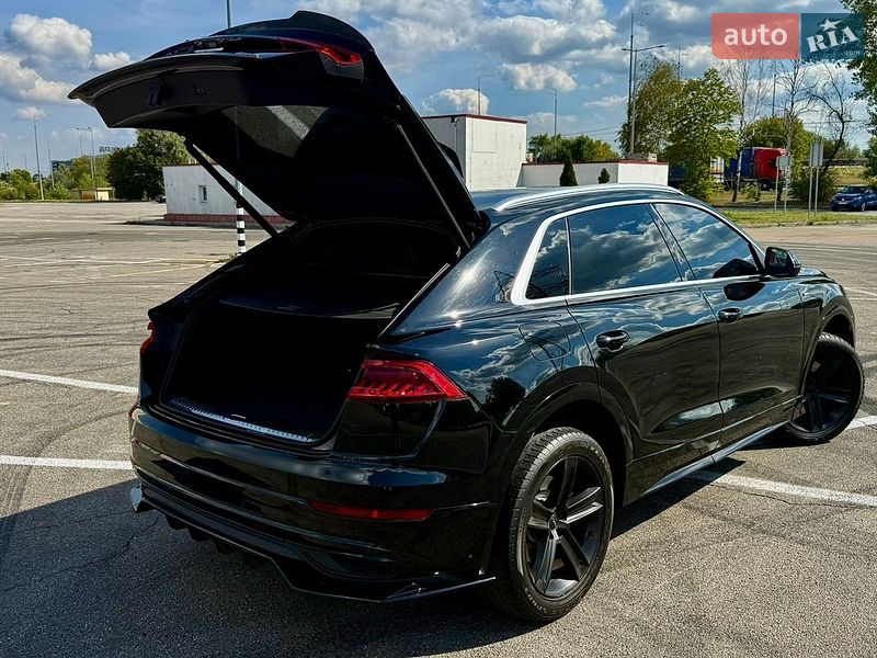 Внедорожник / Кроссовер Audi Q8 2018 в Киеве