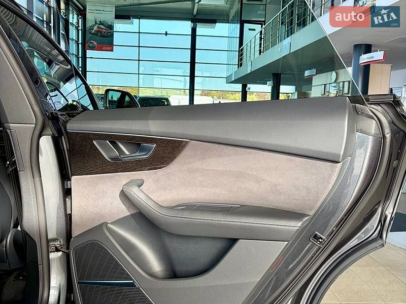 Позашляховик / Кросовер Audi Q8 2023 в Ужгороді