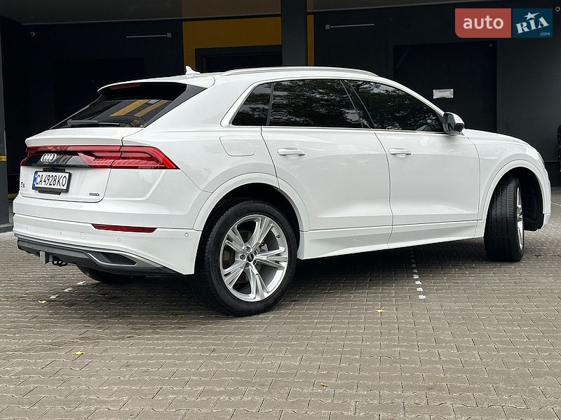 Позашляховик / Кросовер Audi Q8 2021 в Києві