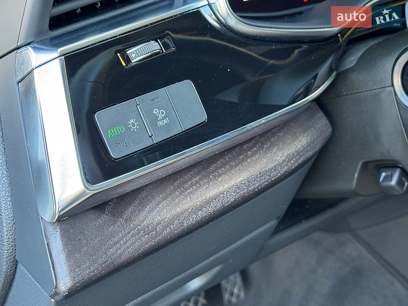 Позашляховик / Кросовер Audi Q8 2021 в Києві