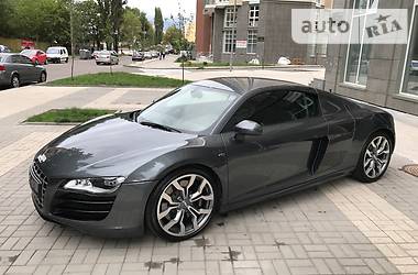 Купе Audi R8 2010 в 