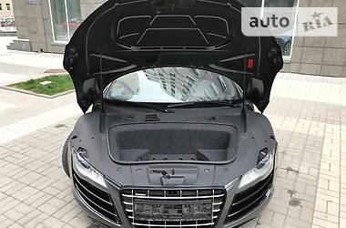 Купе Audi R8 2010 в 