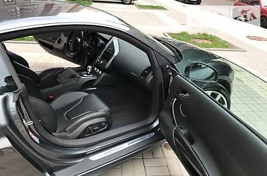 Купе Audi R8 2010 в 
