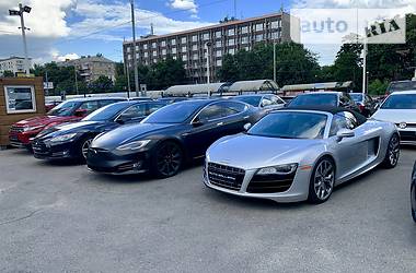 Кабріолет Audi R8 2011 в 