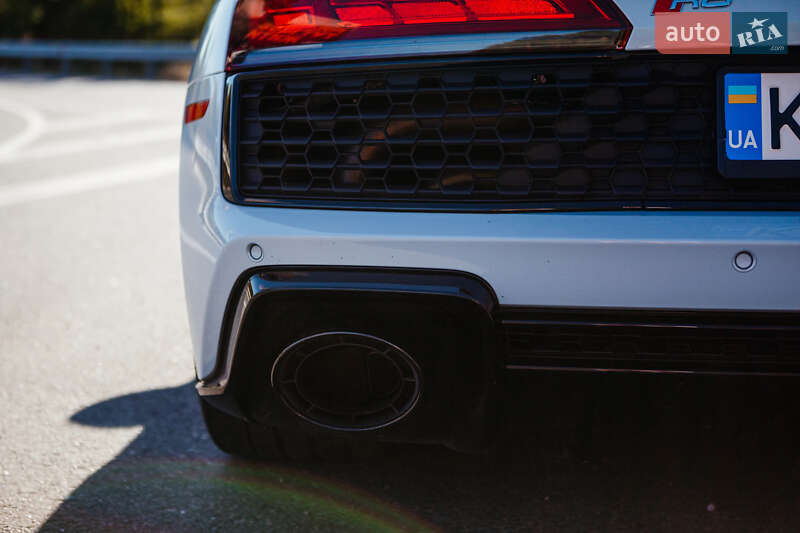 Купе Audi R8 2022 в Киеве