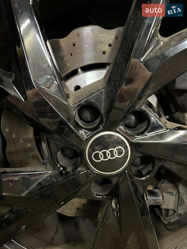 Купе Audi R8 2022 в Киеве
