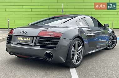 Купе Audi R8 2013 в  фото 9 Купе Audi R8 2013 в