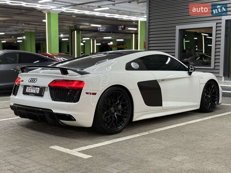 Родстер Audi R8 2017 в Києві фото 9 Родстер Audi R8 2017 в Києві