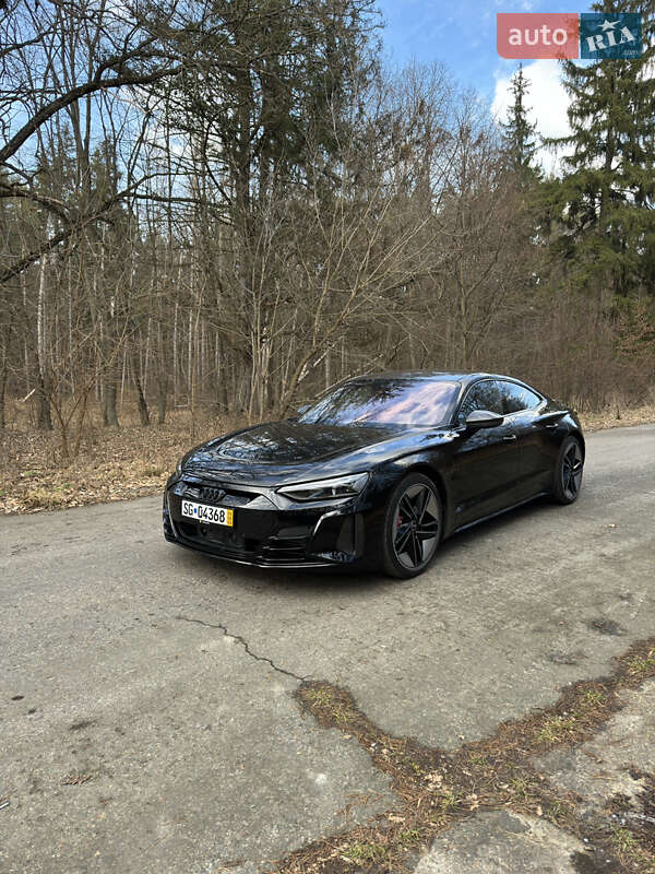 Купе Audi RS e-tron GT 2021 в 