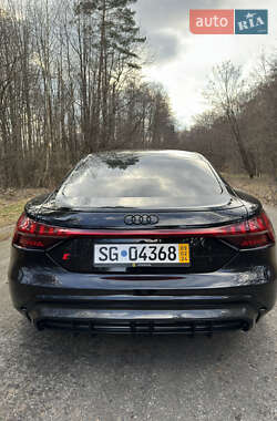 Купе Audi RS e-tron GT 2021 в 