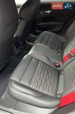 Купе Audi RS e-tron GT 2021 в 