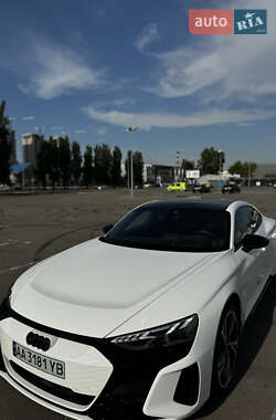 Купе Audi RS e-tron GT 2023 в 