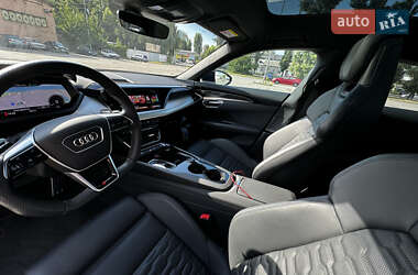 Купе Audi RS e-tron GT 2023 в 