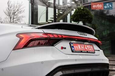 Купе Audi RS e-tron GT 2021 в 