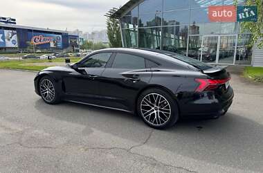 Купе Audi RS e-tron GT 2021 в 
