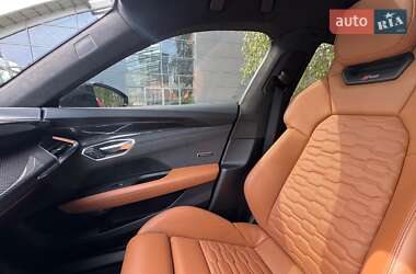 Купе Audi RS e-tron GT 2021 в 