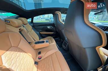 Купе Audi RS e-tron GT 2021 в 