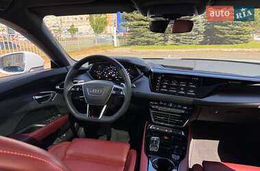 Купе Audi RS e-tron GT 2023 в 