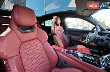 Купе Audi RS e-tron GT 2023 в 