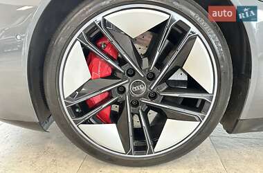 Лифтбек Audi RS e-tron GT 2022 в 