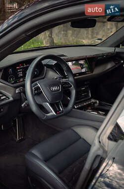 Купе Audi RS e-tron GT 2021 в 