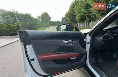 Купе Audi RS e-tron GT 2022 в 