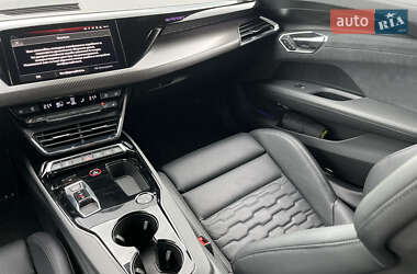 Купе Audi RS e-tron GT 2021 в 