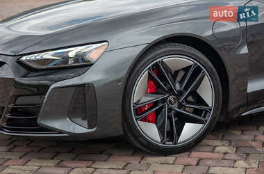 Лифтбек Audi RS e-tron GT 2022 в 