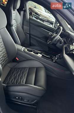 Купе Audi RS e-tron GT 2023 в 