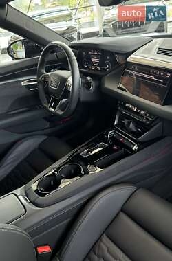 Купе Audi RS e-tron GT 2023 в 