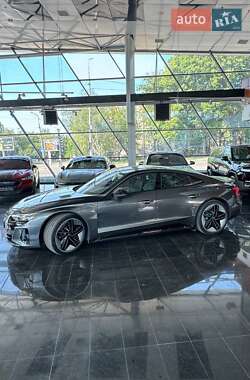 Купе Audi RS e-tron GT 2023 в 