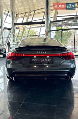 Купе Audi RS e-tron GT 2023 в 