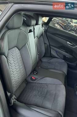 Купе Audi RS e-tron GT 2023 в 