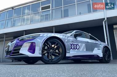 Купе Audi RS e-tron GT 2024 в 