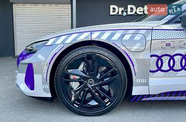 Купе Audi RS e-tron GT 2024 в 