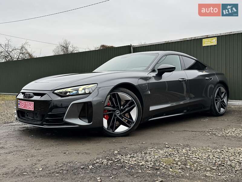 Купе Audi RS e-tron GT 2021 в 