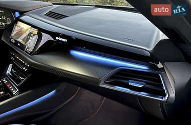 Купе Audi RS e-tron GT 2021 в 