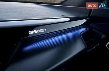 Купе Audi RS e-tron GT 2021 в 