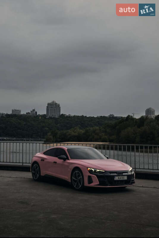 Купе Audi RS e-tron GT 2022 в 