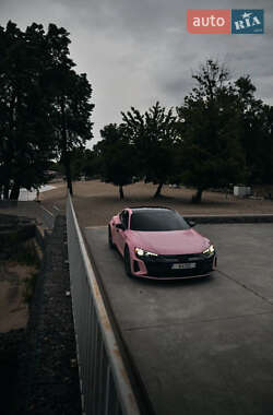Купе Audi RS e-tron GT 2022 в 